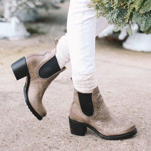 Frye Sabrina Chelsea Boots in Stone color